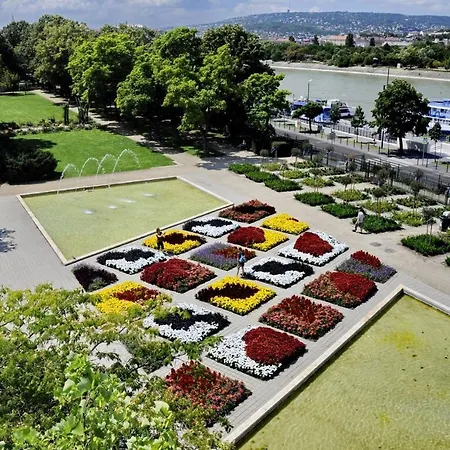 Gaia House Апартаменты